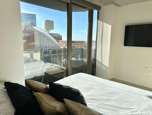 Room - 2BR Uptown Gem Walk to Arena
 (Dallas)