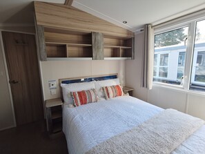 3 habitaciones, tabla de planchar con plancha, cuna de viaje y wifi 