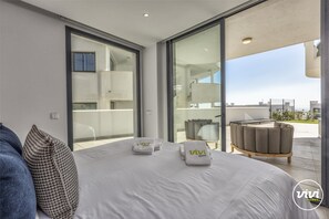 3 chambres, coffres-forts dans les chambres, fer et planche à repasser