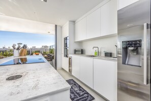 Køleskab, mikrobølgeovn, ovn, opvaskemaskine