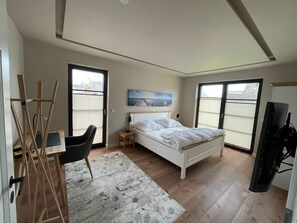 4 bedrooms, desk, iron/ironing board, WiFi