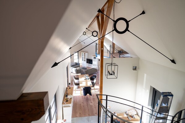 Unclassified image, 1 of 23, button