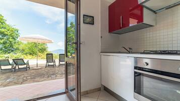 Fridge, oven, stovetop, dining tables