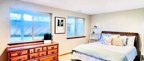 3 bedrooms, desk, iron/ironing board, free WiFi