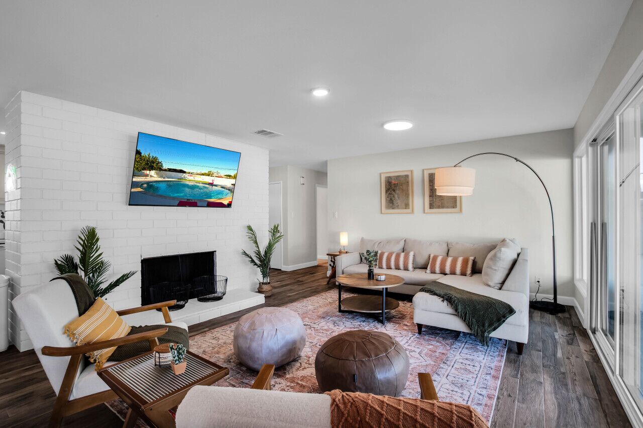 Smart-tv och ett bordtennisbord