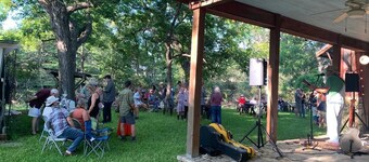 Gorgeous Farmhouse on 10 beautiful acres in the heart of Wimberley-pet friendly