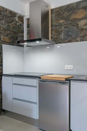 Fridge, microwave, coffee/tea maker, toaster