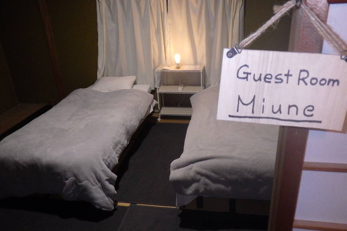 Basic Room, 2 Twin Beds, Mountain View, Ground Floor | Free WiFi, bed sheets