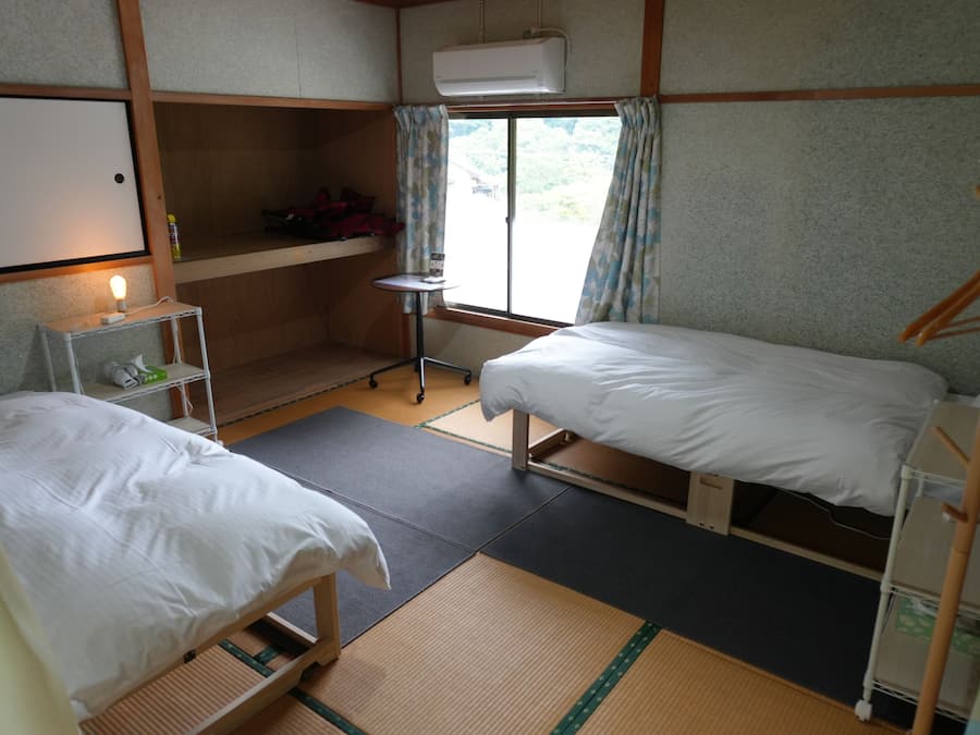 Wifi gratis y ropa de cama
