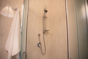 Dusche, Haartrockner, Bidet