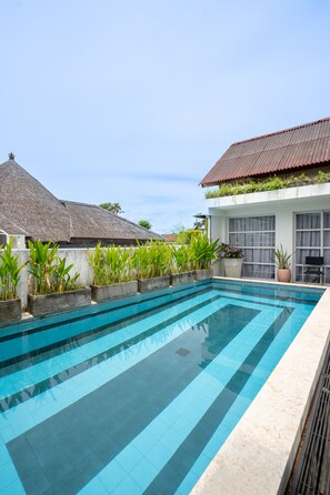 حمّام سباحة خارجي