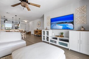 3 chambres, bureau, fer et planche à repasser, lit parapluie