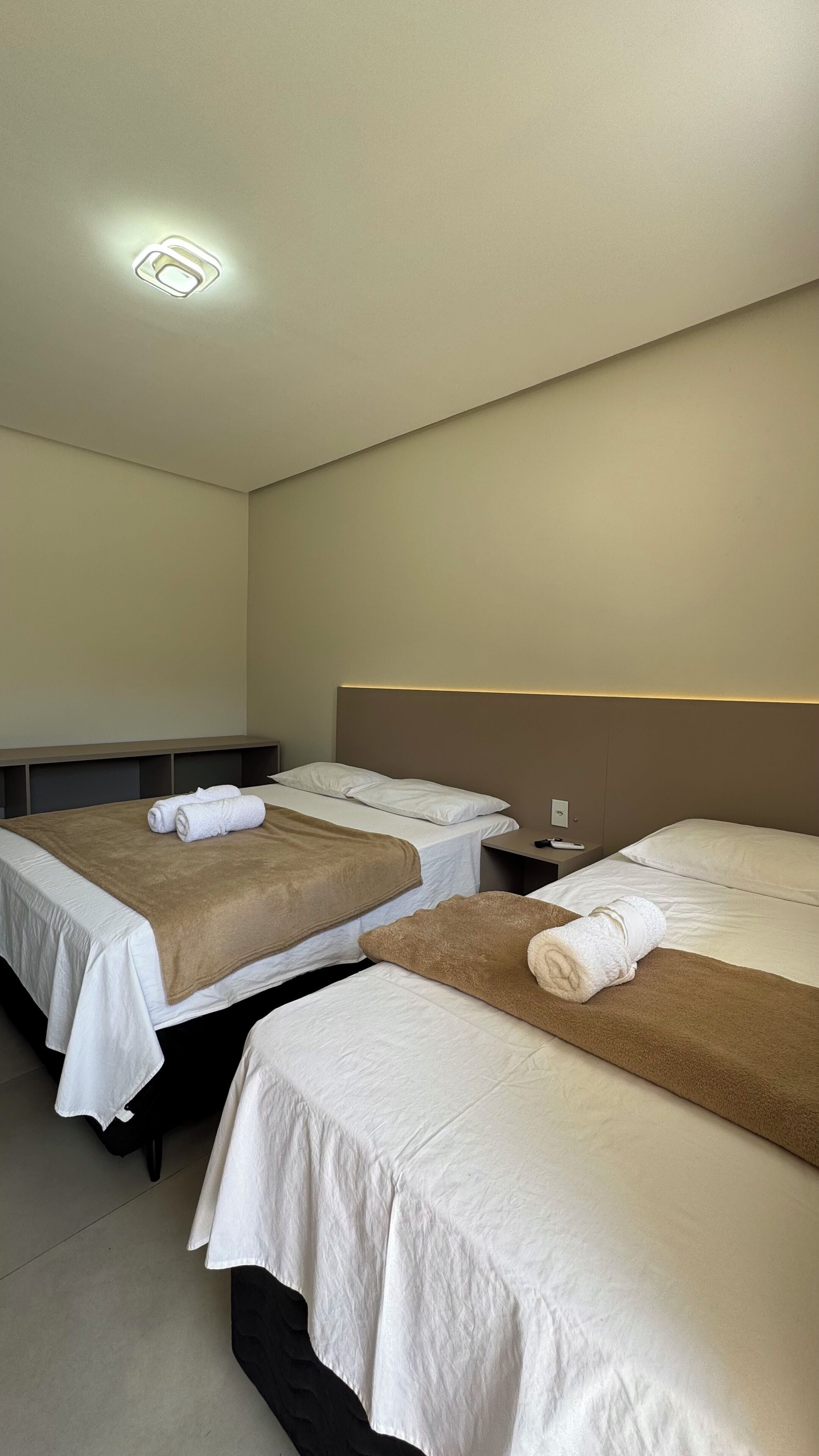 Quarto triplo executivo, vista para o pátio | Wi-Fi de cortesia