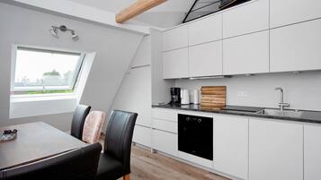 Frigorifero, forno, piano cottura, lavastoviglie