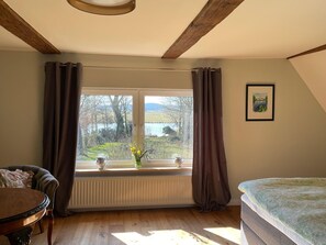 5 bedrooms, iron/ironing board, free WiFi, bed sheets - Apartment 'Idyllisches Bauernhaus Am See' with Lake View, Private Terrace and Wi-Fi (Zeetze)