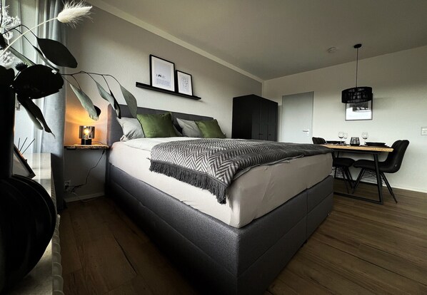 2 bedrooms, desk, free WiFi, bed sheets