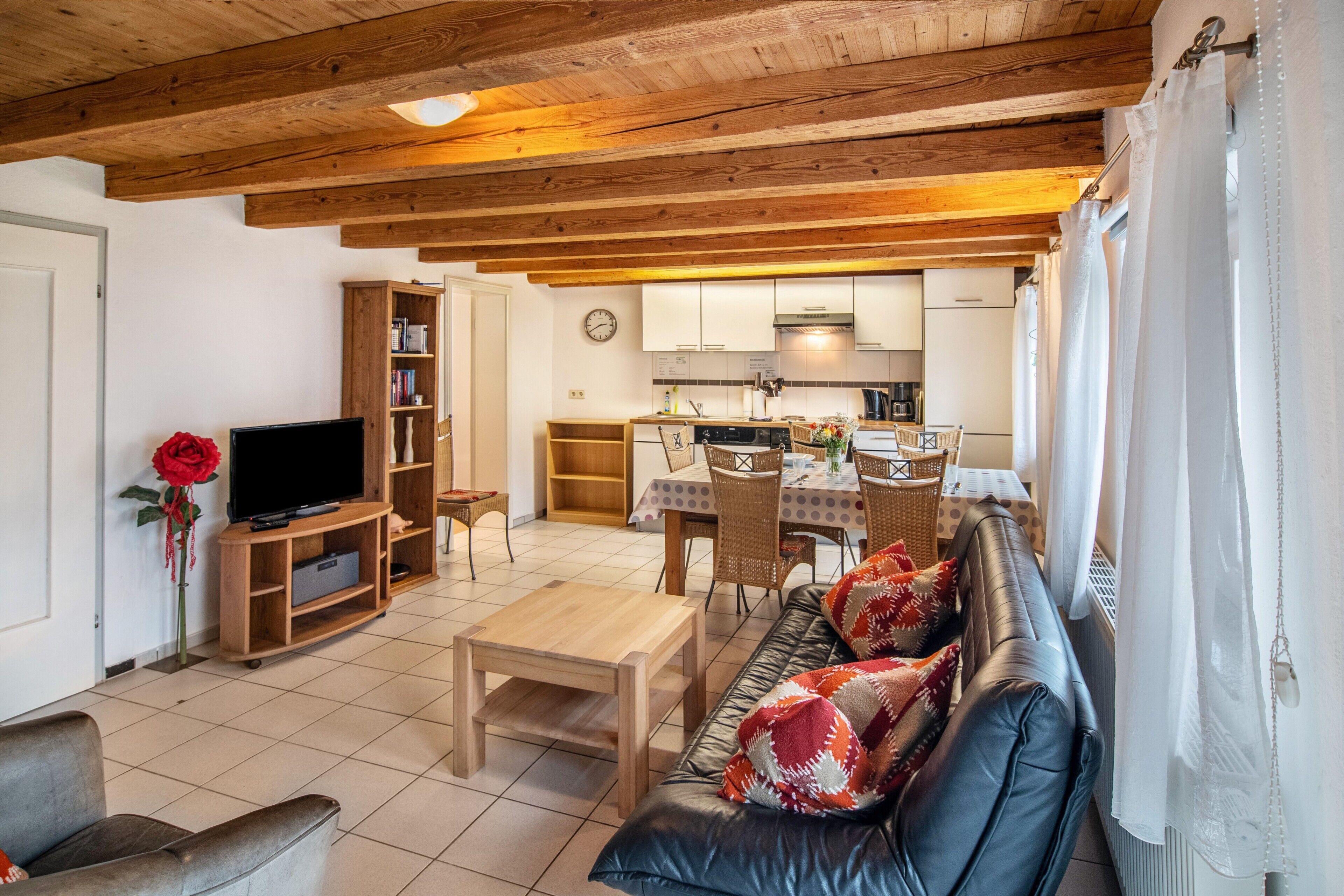 TV, fireplace, stereo