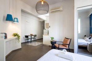 Studio | Iron/ironing board, cots/infant beds, free WiFi, bed sheets - The Printhouse-Boutique Apt by SeaNRent  (Haifa)