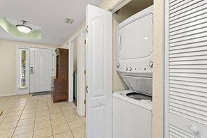 Luokittelematon kuva, 3 kautta 49, painike