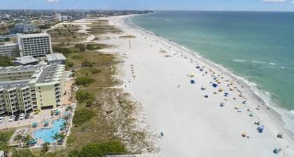 Your Dream Getaway in Treasure Island. Heated Pool. Beachfront Tiki Bar. Hot Tub. On-site Cafe.