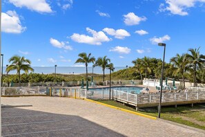 Luokittelematon kuva, 2 kautta 49, painike