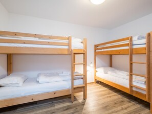 3 bedrooms, Internet