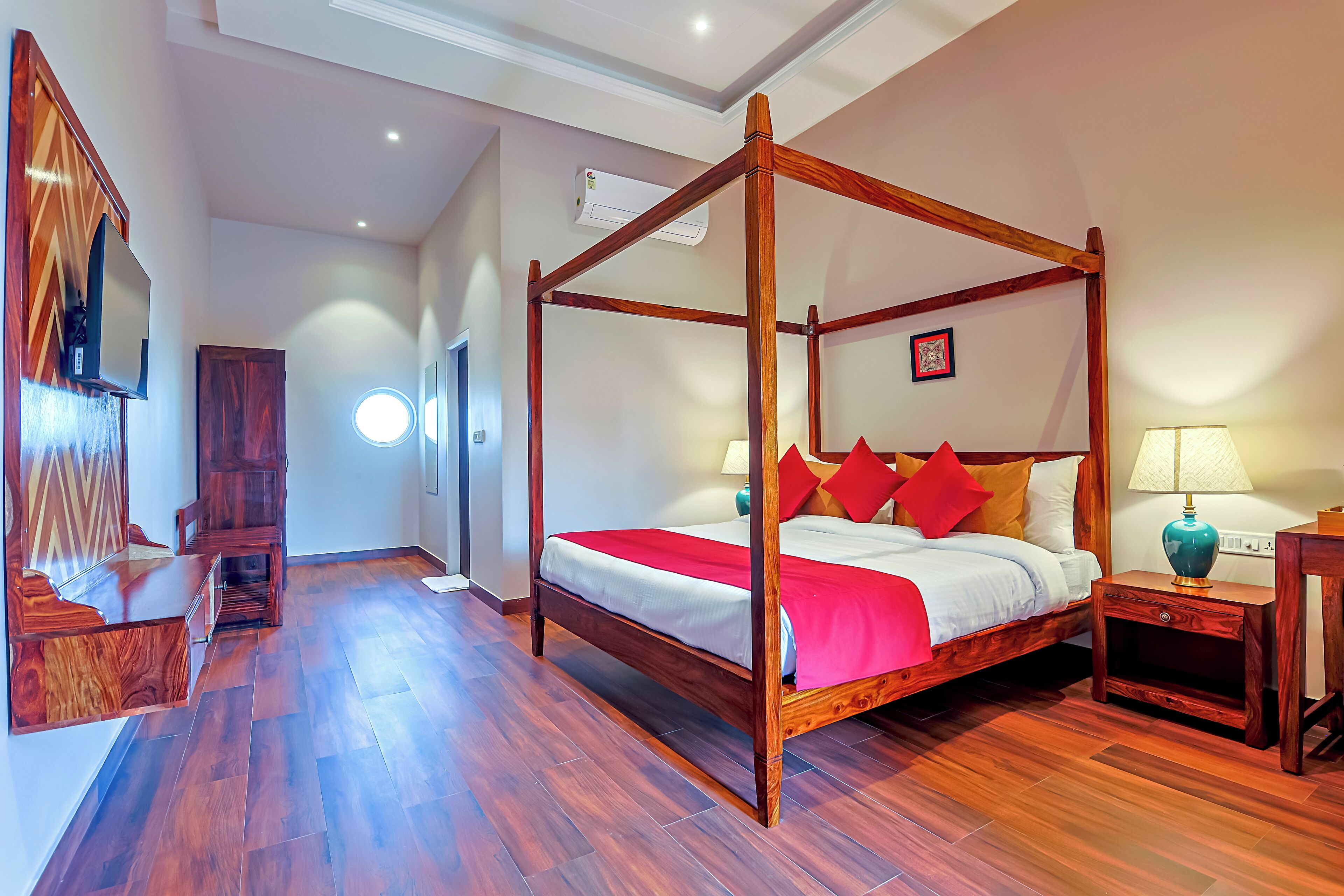 Luxury Room, Pool View | Premium bedding, memory foam beds, in-room safe, individually furnished