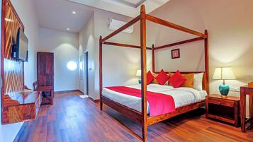 Habitación de lujo, vista a la alberca | 1 habitación, ropa de cama de alta calidad y camas con efecto memoria