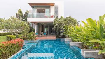 3 outdoor pools