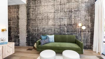 Een televisie en een kantoor