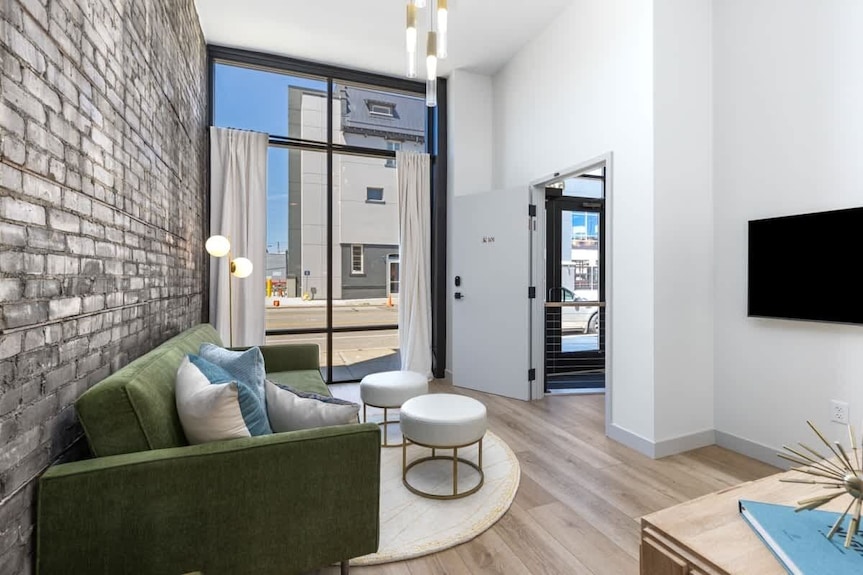 Downtown 5br With Private Patio - Grandville, MI