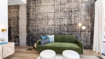 Televisie, een stereo en een kantoor