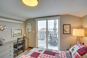 2 bedrooms, desk, WiFi, bed sheets - Deck + Fenced Yard: Quiet McClusky Retreat! (McClusky)