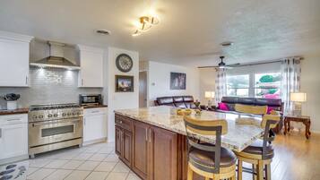 Coffee/tea maker, fridge, microwave, stovetop