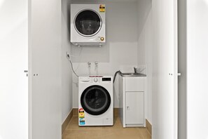 Interior - Chic 1-Bed with Pool by River, Ferry & Amenities (Wentworth Point)