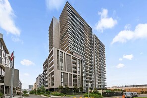 Exterior - Chic 1-Bed with Pool by River, Ferry & Amenities (Wentworth Point)