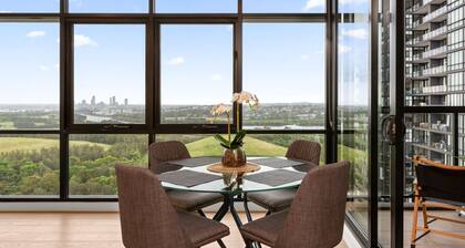 Chic 1-Bed with Pool by River, Ferry & Amenities
