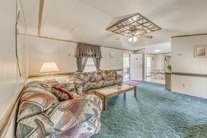 TV - 12 Mi to Ski Apache: Cozy Ruidoso Home w/ Grill! (Ruidoso)