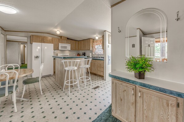 Fridge, microwave, stovetop, dishwasher - 12 Mi to Ski Apache: Cozy Ruidoso Home w/ Grill! (Ruidoso)