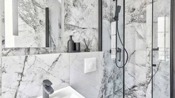 Regadera y secadora de cabello