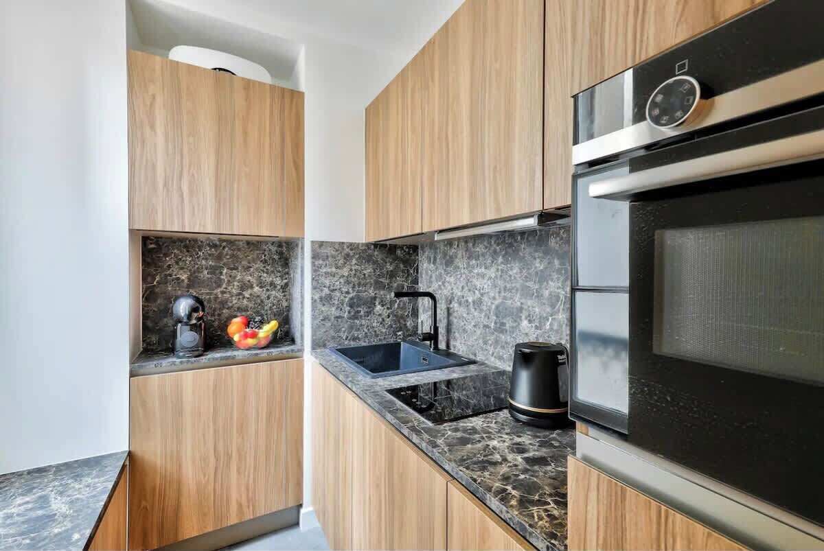 Frigorífico, horno, placa de cocina y cafetera o tetera