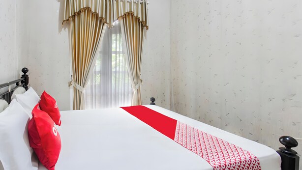 Deluxe Double Room - Hotel O Homestay Bonjeruk Near Restoran Pawon 21 Bonjeruk (Jonggat)