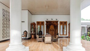 Lobby - Hotel O Homestay Bonjeruk Near Restoran Pawon 21 Bonjeruk (Jonggat)