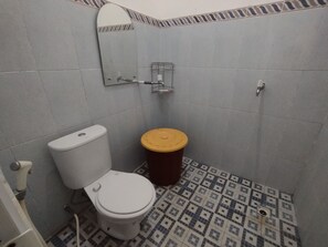 Bathroom - Hotel O Homestay Bonjeruk Near Restoran Pawon 21 Bonjeruk (Jonggat)