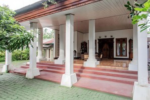 Front of property - Hotel O Homestay Bonjeruk Near Restoran Pawon 21 Bonjeruk (Jonggat)