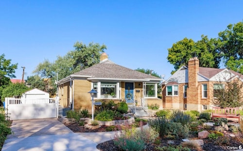 Cute house that is centrally located! 