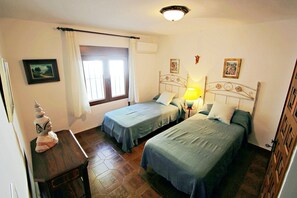 4 soverom, skrivebord, strykejern/-brett og wi-fi