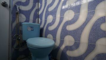 Economy Double Room | Bathroom | Shower, towels