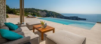 Seawhisper Villa in Paxi