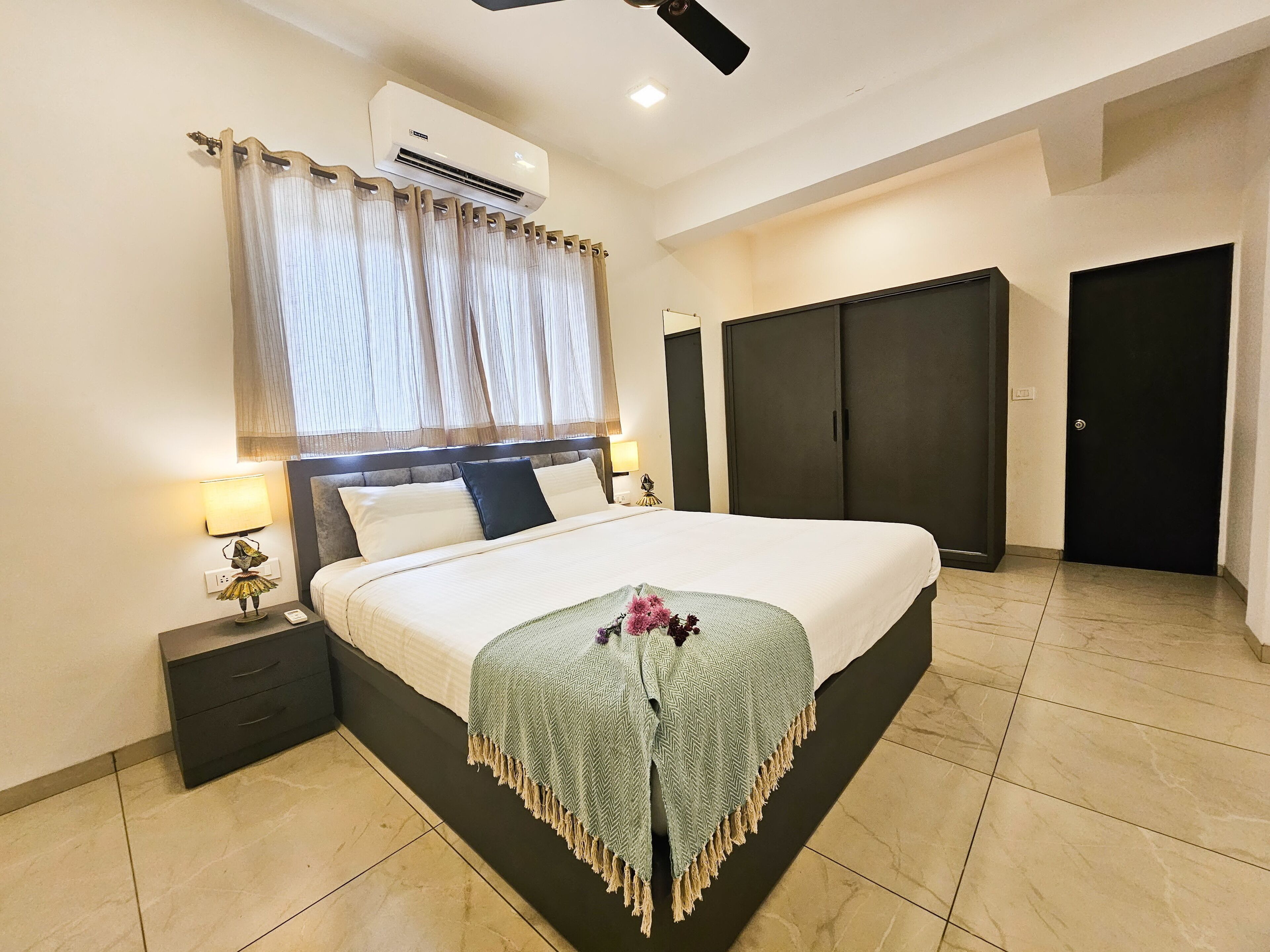 4 Schlafzimmer, Zimmersafe, Bügeleisen/Bügelbrett, kostenloses WLAN